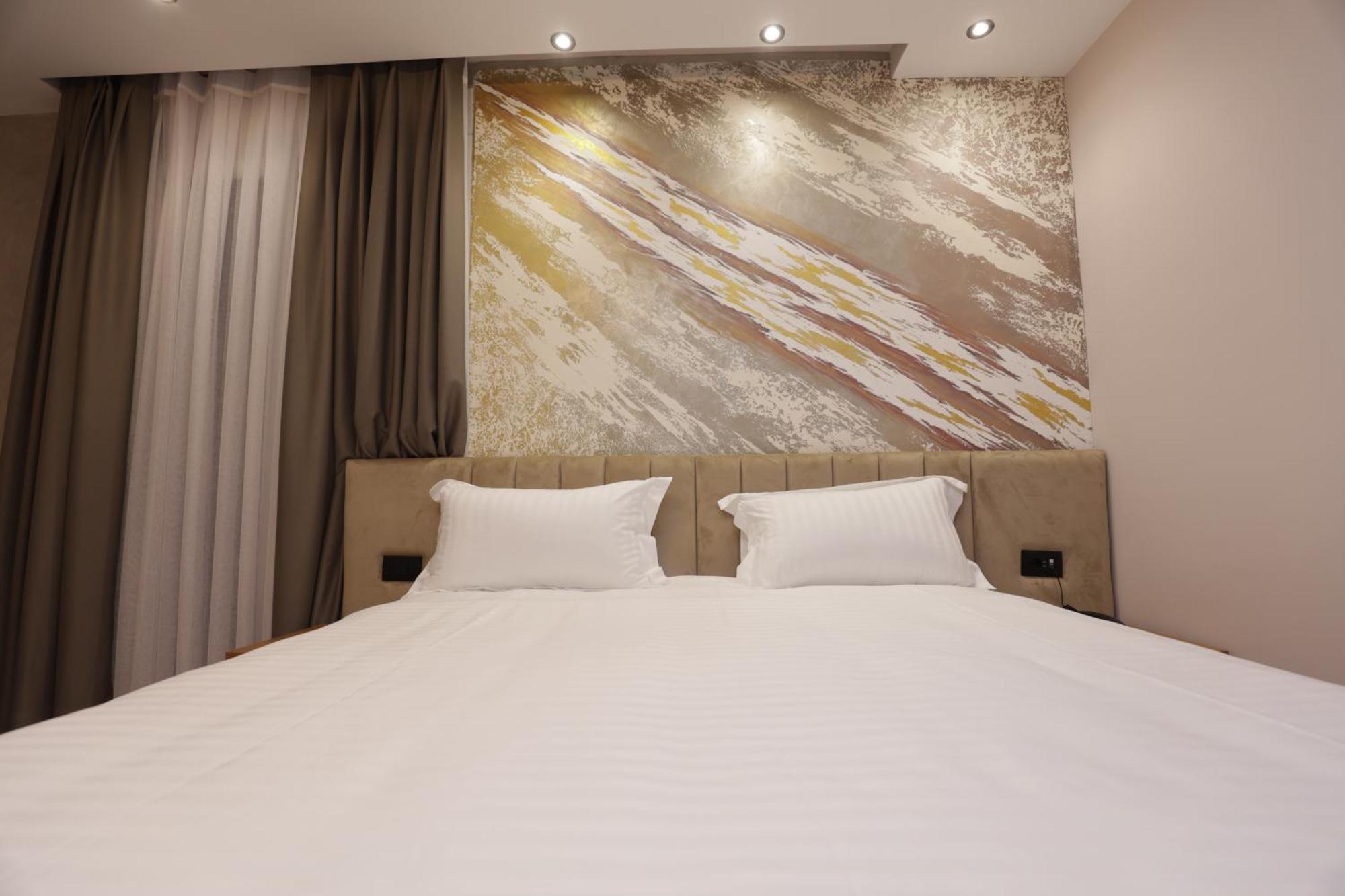 Residence Inn Tirana Hotel 4*