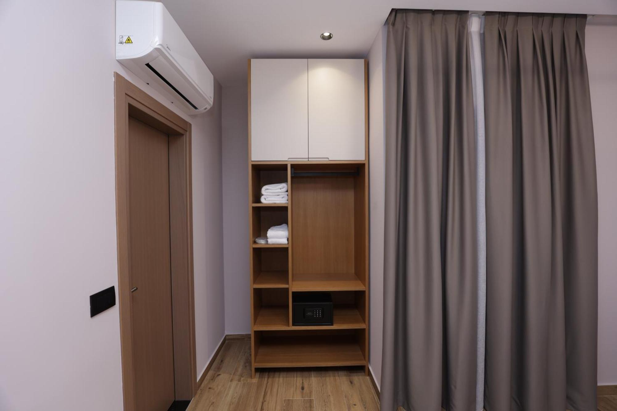 Residence Inn Tirana Hotel 4*